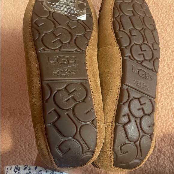 UGG women’s Brown Suede Loafers - Picture 11 of 17